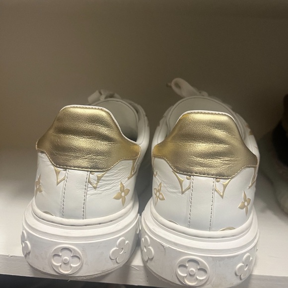 LOUIS VUITTON SNEAKERS - Picture 4 of 5
